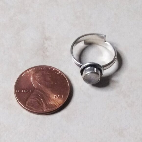 Palest Rose Quartz Cabochon - Midi Ring - Toe Ring - Child's - Adjustable 3.5+++ - Picture 6 of 8